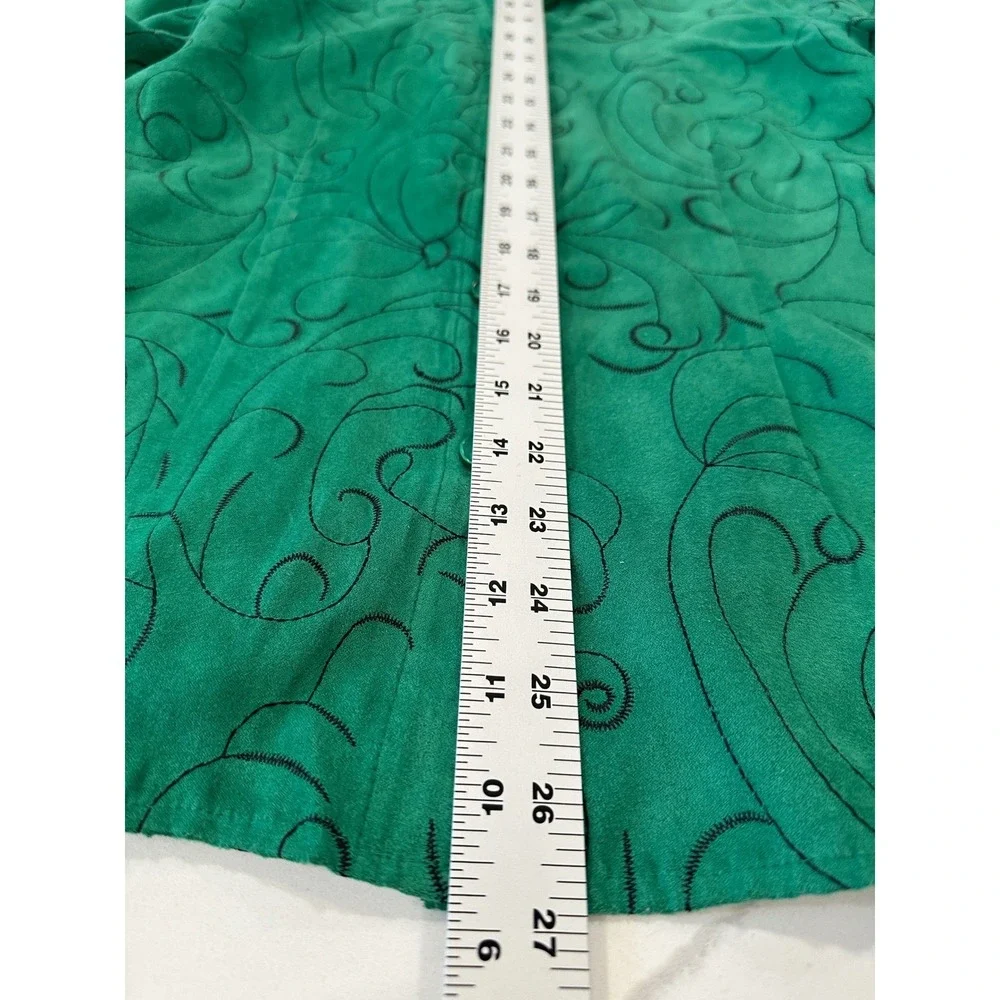 Sag Harbor Green Embroidered Swirl Button Down Sueded Shirt Sz Petite Medium Top